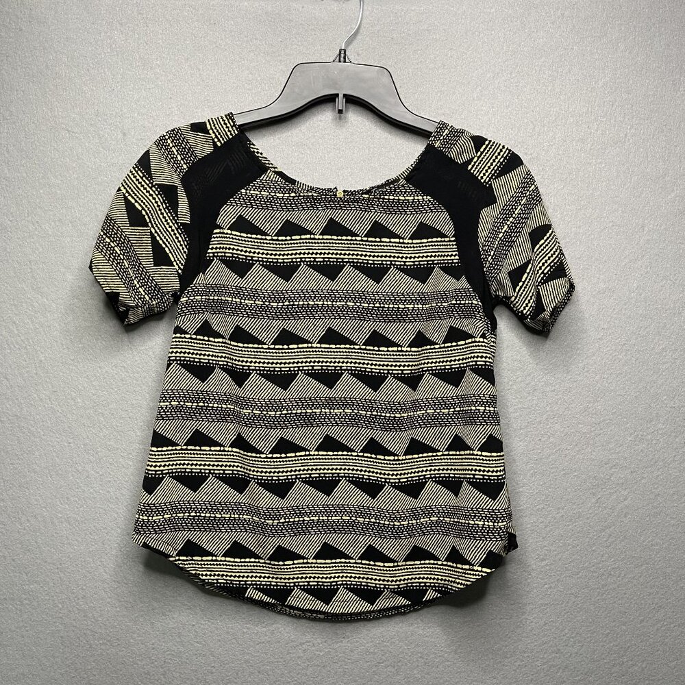 Geometric Print Short Sleeve Top With Back Zipper By Timing